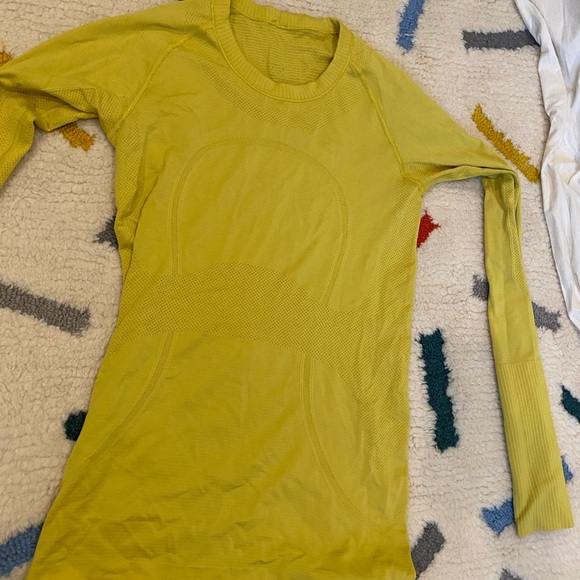lululemon athletica Long Sleeve swiftly tech 2.0 Hip Length Top - Yellow - Picture 1 of 5